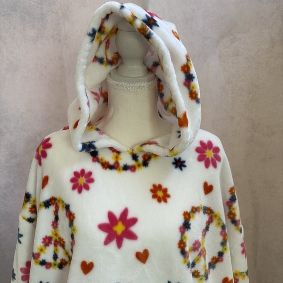 THROWZY MARLO LORENZ PULLOVER  Peace Signs PINK Flowers One Size - Picture 2 of 11